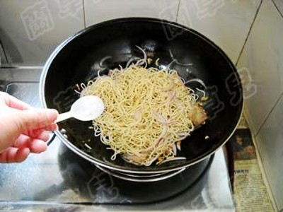 Fried Noodles with Onion and Salami recipe