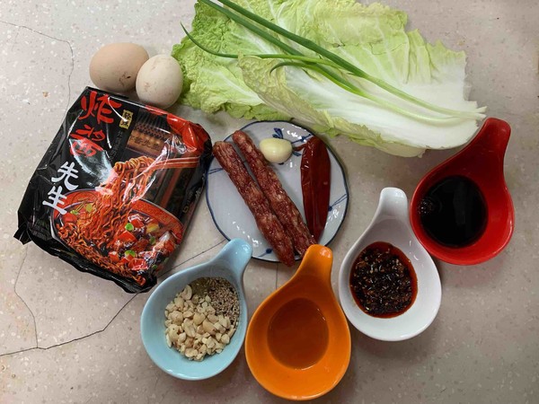 #中卓炸酱面# Spicy Instant Noodles with Sausage and Egg recipe