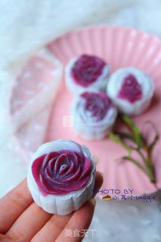 #新良第一节烤大赛# Rose Flower Snowy Moon Cakes recipe