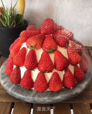 Strawberry Bomb Mousse recipe