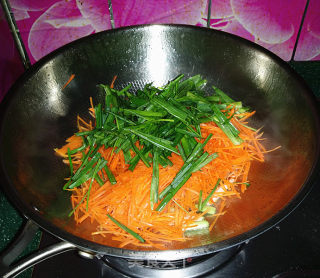 Stir-fried Carrots with Green Garlic recipe