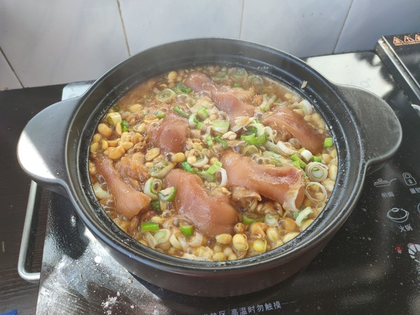 Stewed Pork Feet with Soybean Sprouts recipe