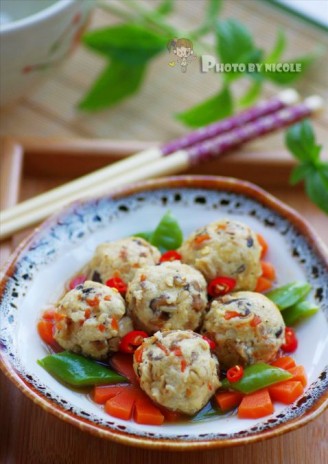 Stewed Wheat-flavored Tofu Meatballs with Seasonal Vegetables