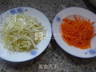 Stir-fried Leek Sprouts with Carrots recipe