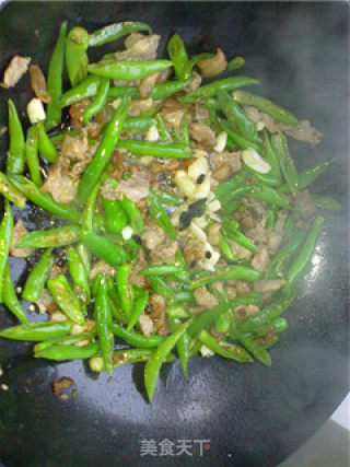 [flying Birds and Animals] Classic Hunan Cuisine-stir-fried Pork with Little Green Peppers recipe