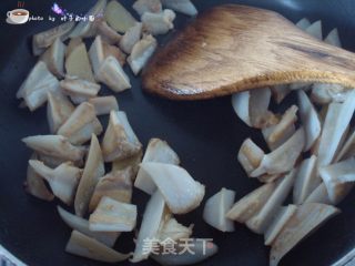 Stir-fried Chicken with Broccoli and Crispy Bone recipe