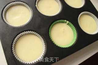 Gorgeous Cream Cup Cake to Welcome The Year of The Goat recipe