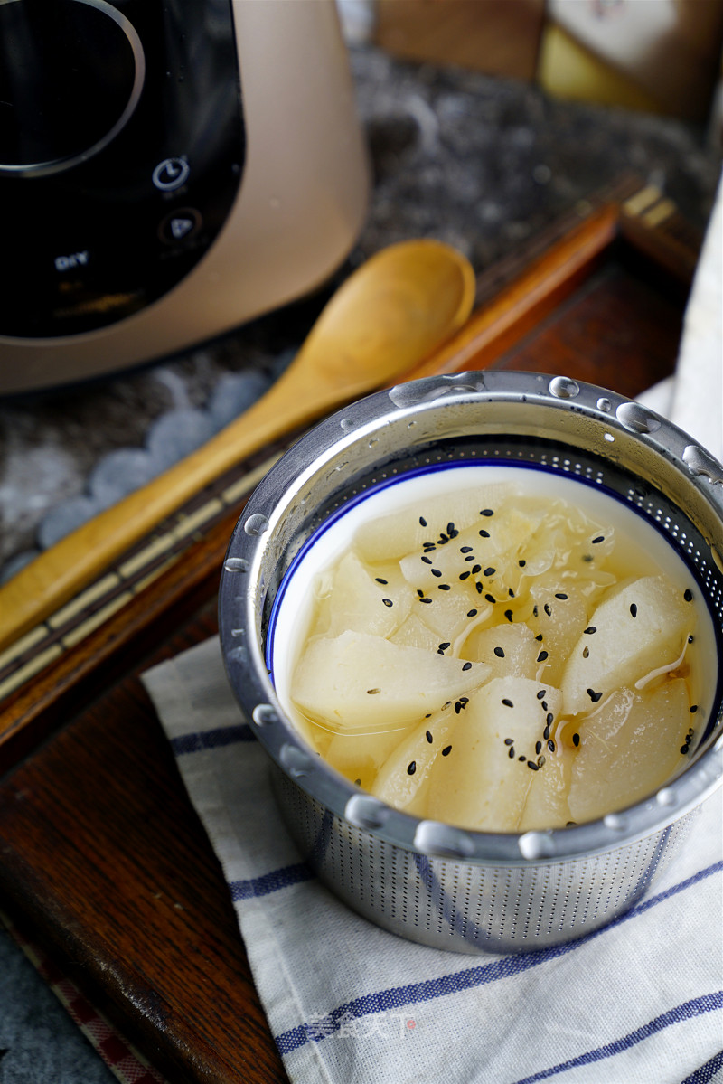 Stewed Pear with Rock Sugar and Tremella (breaking Machine Version) recipe