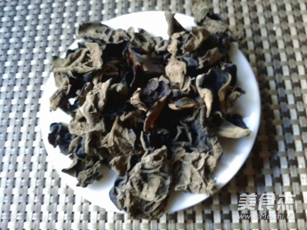 Fried Fish Fillet with Black Fungus recipe