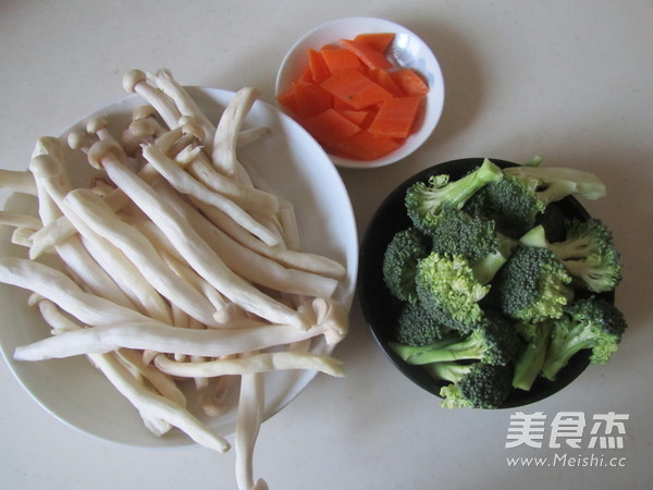 Stir-fried Broccoli with Seafood Mushrooms recipe