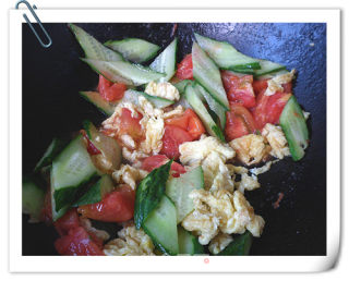 Scrambled Eggs with Tomato and Cucumber recipe