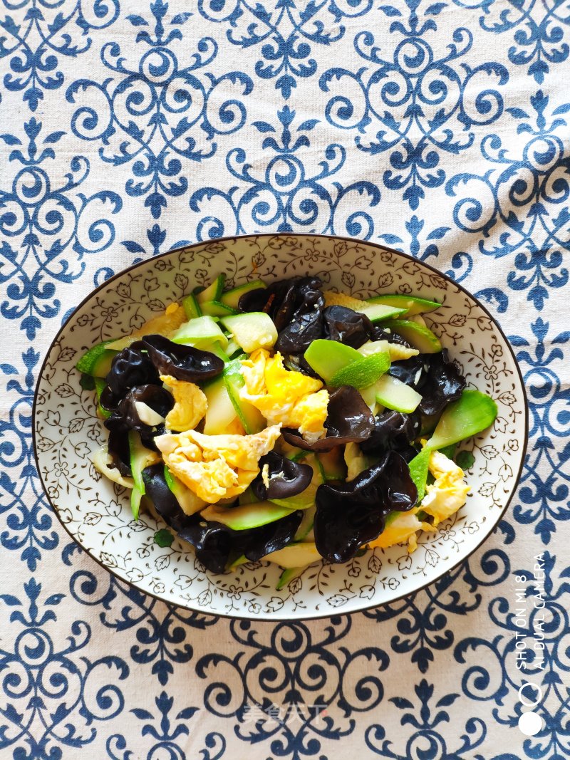 Scrambled Eggs with Squash and Fungus recipe