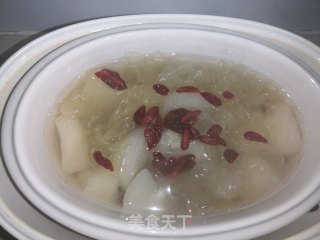 #果#white Fungus Crown Pear Wolfberry Soup recipe