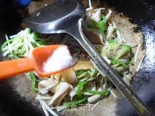 Stir-fried Goose Intestines with Chives and Chives recipe