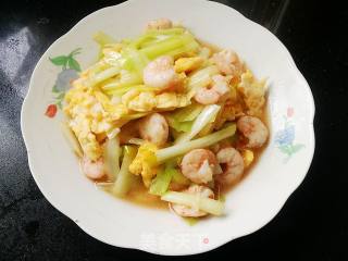 Fried Shrimp with Leek Sprouts and Duck Egg recipe