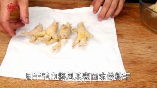 Hot and Sour and Delicious [pickled Chicken Feet with Sour Pepper and Tiger Skin] recipe