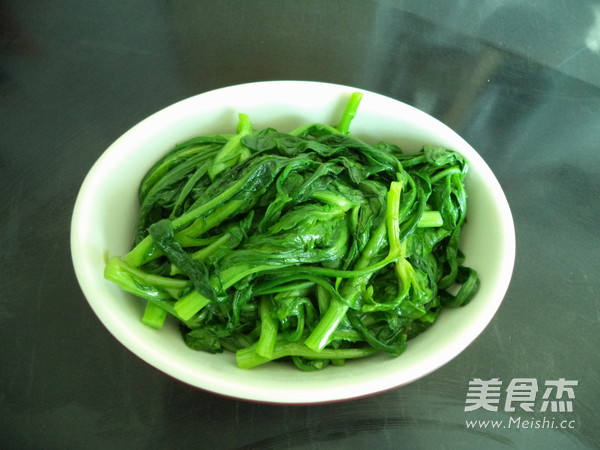 Stir-fried Bean Curd with Garland Chrysanthemum recipe
