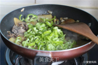 Stir-fried Beef with Hot Pepper and Potato Chips recipe