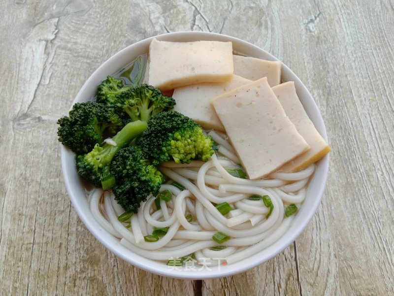 Broccoli Fish Cake Boiled Rice Noodles recipe