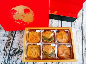 Universal Cantonese-style Mooncake Crust (made with Pineapple Mooncake) recipe