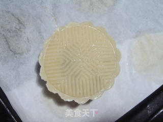 【cantonese-style White Lotus Paste and Egg Yolk Mooncakes】 recipe