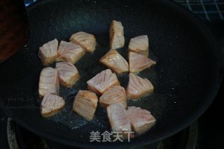Pan-fried Salmon with Avocado recipe