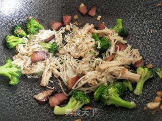 Stir-fried Broccoli Enoki Mushroom with Bacon recipe