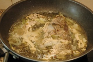 [zhejiang Cuisine] Soup is Delicious and Delicious Ningbo Flavor·yellow Croaker in Soup with Pickled Vegetables recipe