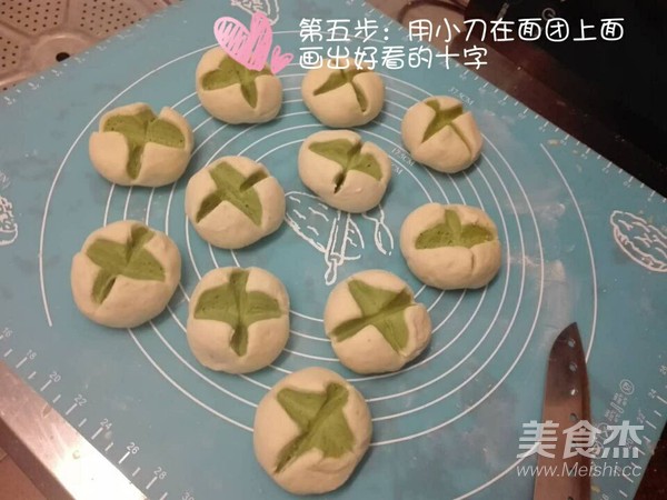 Dr. Long Green Sauce Two-color Steamed Bun recipe