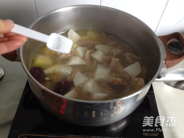 Mushroom and White Radish Chicken Soup recipe