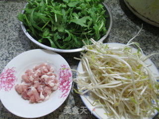 Stir-fried Green Bean Sprouts with Wormwood recipe