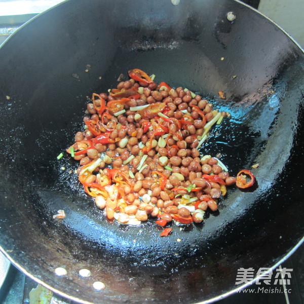 Spicy Fried Peanuts recipe