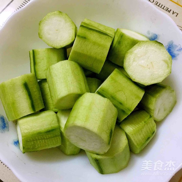 Microwave Steamed Loofah with Garlic recipe