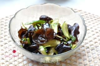 【beijing】chilled Fungus and Cucumber Slices recipe