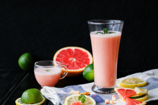 Delicious and Beautiful Pink Memories-grapefruit and White Fungus Juice recipe