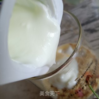 "cute Delicacy" Oatmeal Loquat Yogurt Cup recipe