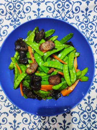 Fried Sausage with Snow Pea recipe
