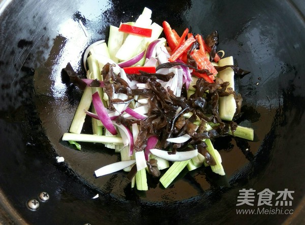 Vegetarian Stir-fried Loofah and Black Bean Sprouts recipe