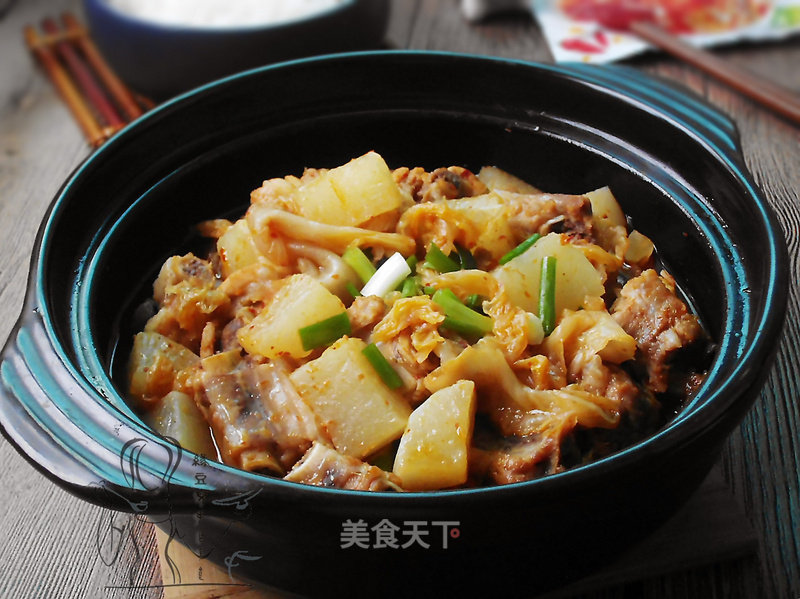 Stewed Pork Ribs with Kimchi and Radish