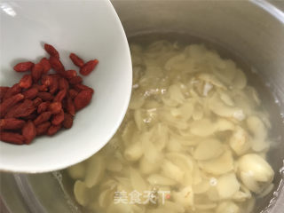 Wolfberry Lily Soup recipe