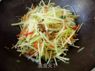 Homemade Small Stir-fried Potato Shreds and Pepper Shreds recipe