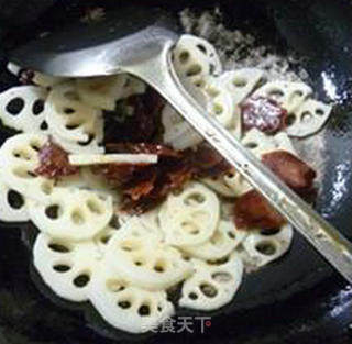 Stir-fried Lotus Root with Spicy Sausage recipe