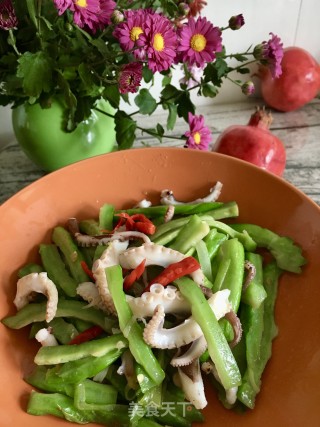 Stir-fried Octopus Leg with Bitter Gourd recipe