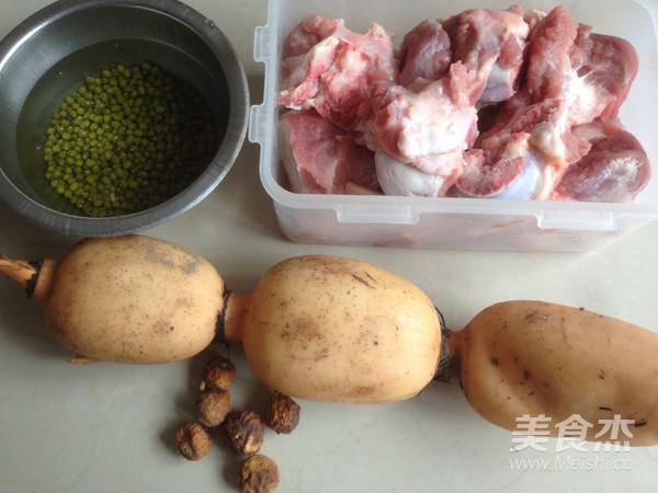 Pork Bone Soup with Lotus Root and Mung Beans recipe