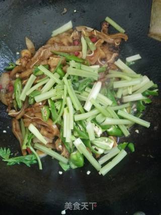 Stir-fried Pork Ears with Celery recipe