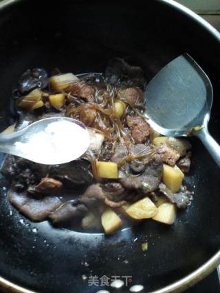 Stewed Pine Mushrooms with Pork and Potatoes recipe