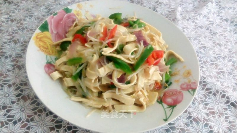 Stir-fried Bean Curd with Double Pepper Bean Sprouts recipe