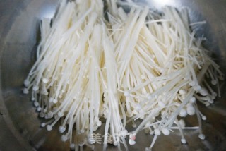 Enoki Mushroom in Tomato Sauce recipe