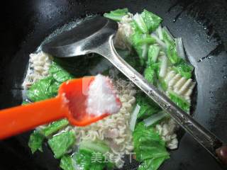 Corrugated Noodles with Bacon and Cabbage recipe