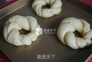 #aca烤明星大赛# Egg Yolk Twist Bread recipe